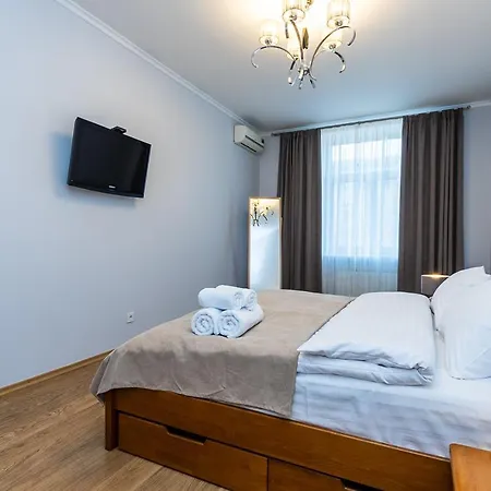 Khreschatyk. Independence Sq. 2 Br Apartment *